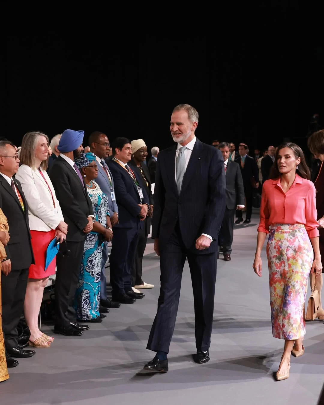Letizia Ortiz sorprende con un elegante look floral