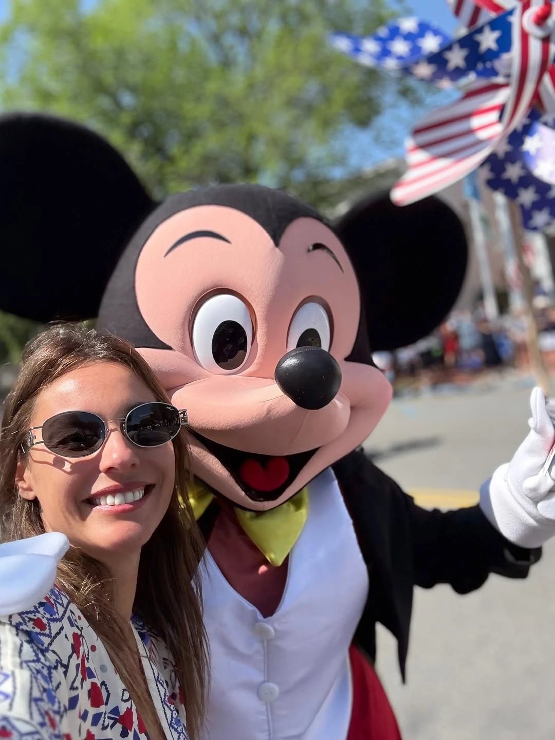 Pampita participó de un desfile por el 4 de julio con un look boho chic alusivo