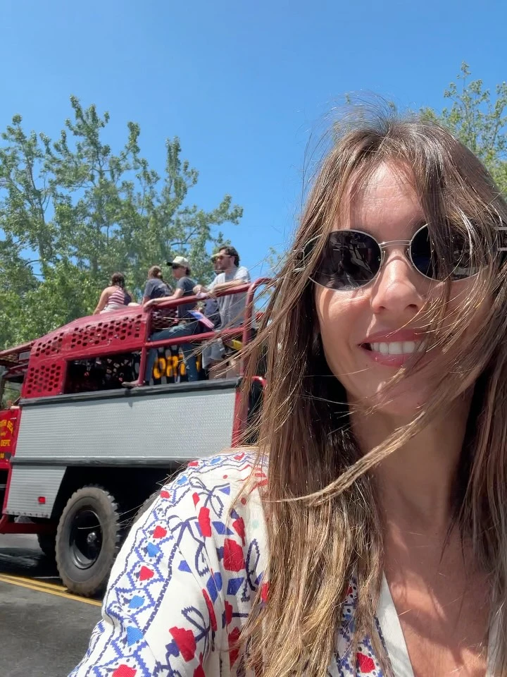Pampita participó de un desfile por el 4 de julio con un look boho chic alusivo