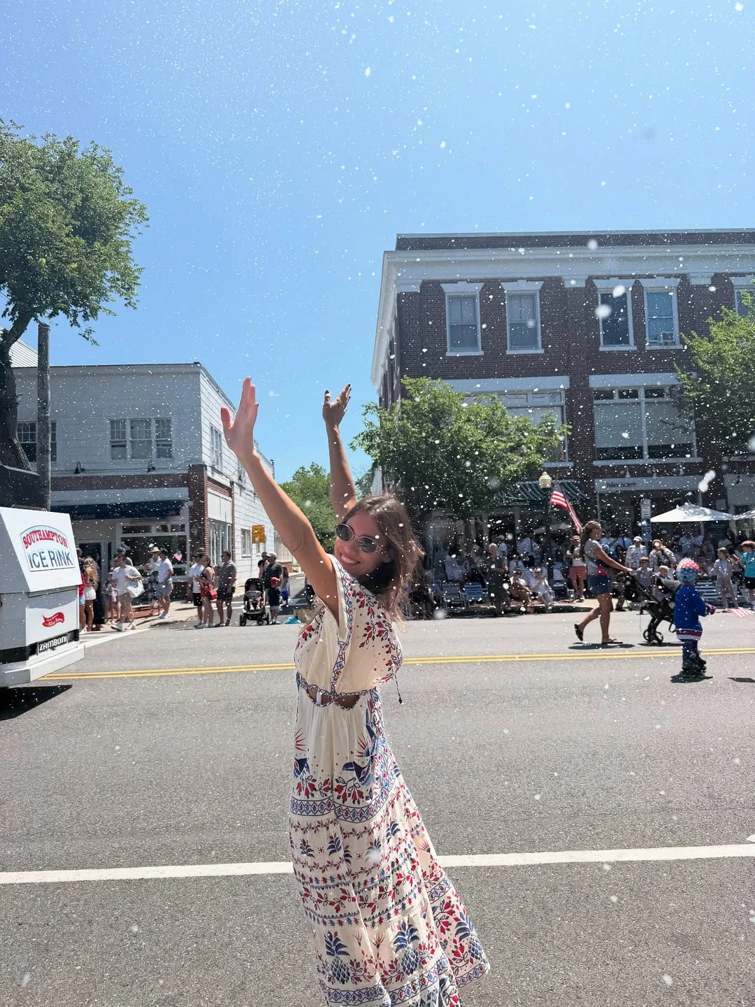 Pampita participó de un desfile por el 4 de julio con un look boho chic alusivo