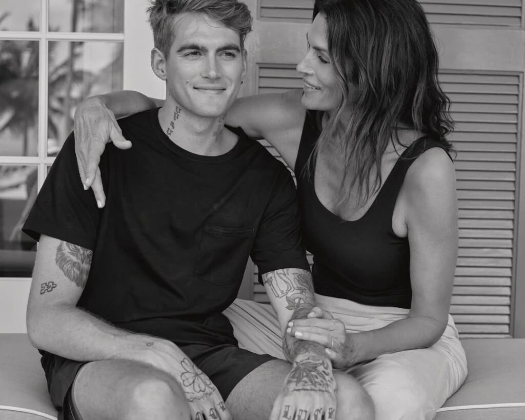 Las fotos con las que Cindy Crawford acompañó su mensaje de cumpleaños para su hijo. Foto: IG.