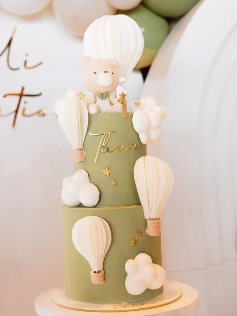 La torta de bautismo de Theo. Fotos: IG. 