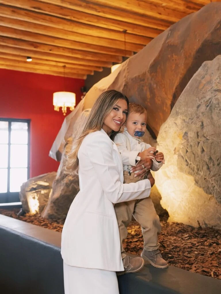 Agus Gandolfo y Theo. Fotos: IG. 