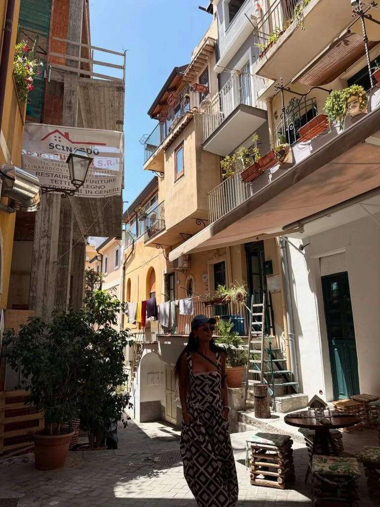 Zaira Nara, por las calles de Sicilia, con accesorios de lujo