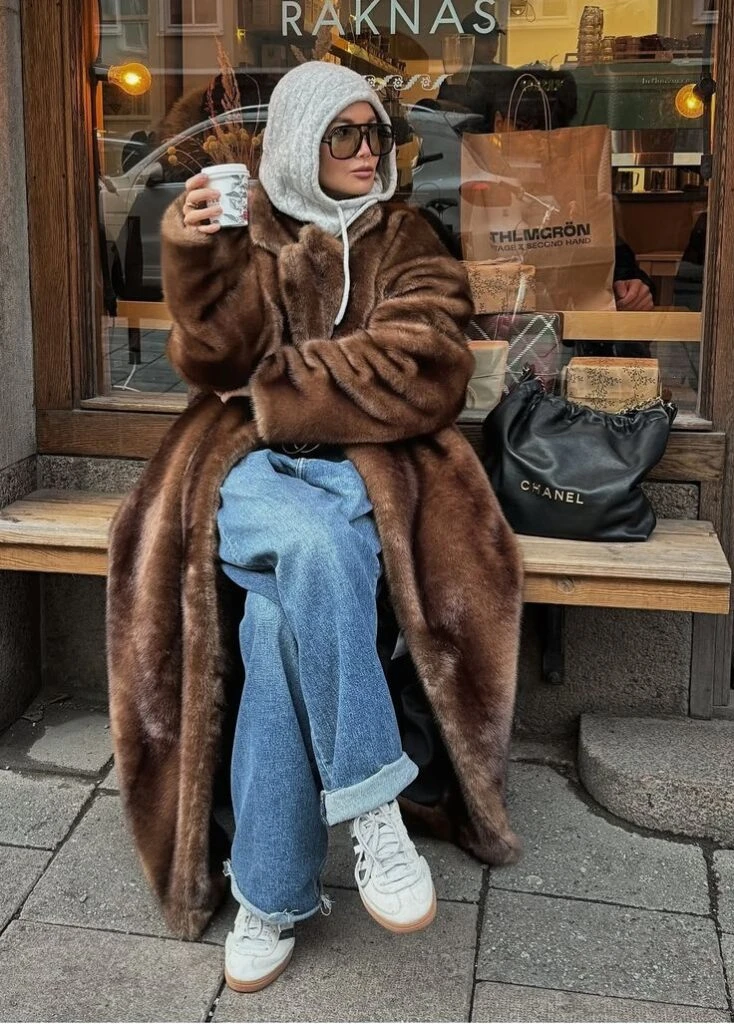 como elevar tus looks básicos de invierno con accesorios trendy 