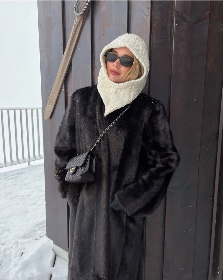 como elevar tus looks básicos de invierno con accesorios trendy 