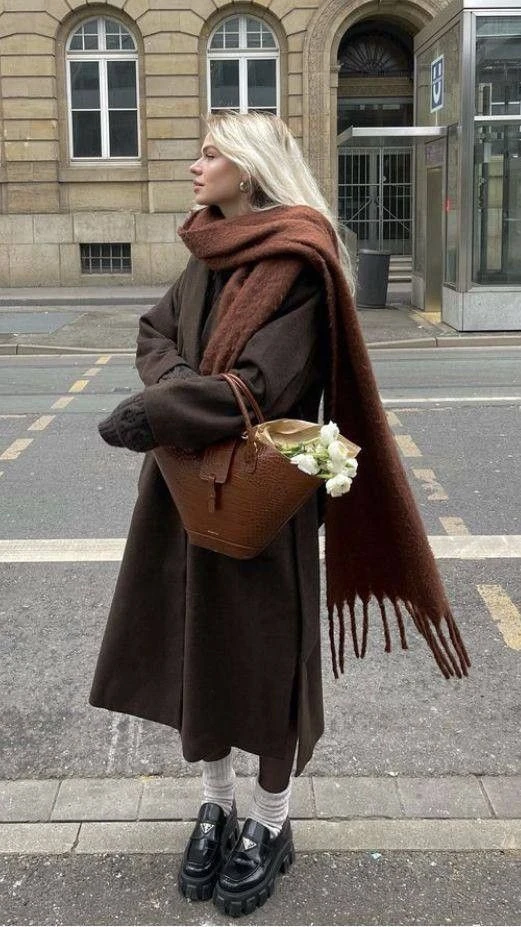 como elevar tus looks básicos de invierno con accesorios trendy 