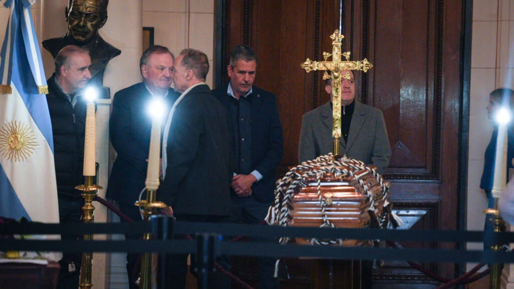 Así fue el velorio de Locomotora Oliveras.