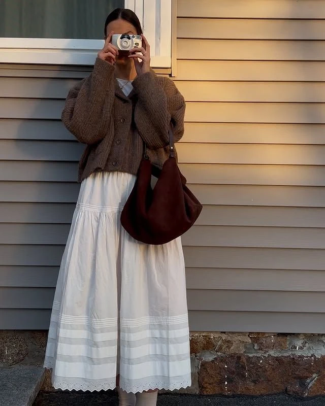 Se caracteriza por ser un estilo romántico.