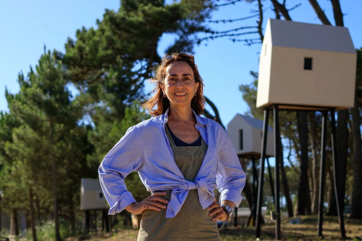 "Estas casas son la metáfora del hogar nómade que se traslada y se afinca en distintos paisajes”, expresa Ximena Ibáñez.