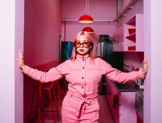 Melanie Anton Def: “la misteriosa alguien” detrás de los videos y escenografías más impactantes  