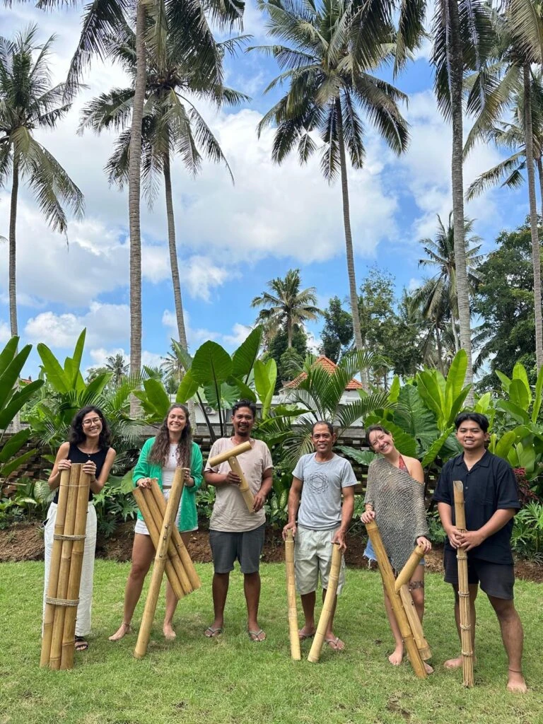 al estudio del reconocido arquitecto chileno Pablo Luna.  

“Trabajar en su estudio marcó un antes y un después -asegura Micaela- Es un entorno de trabajo increíble, con personas de distintas partes del mundo