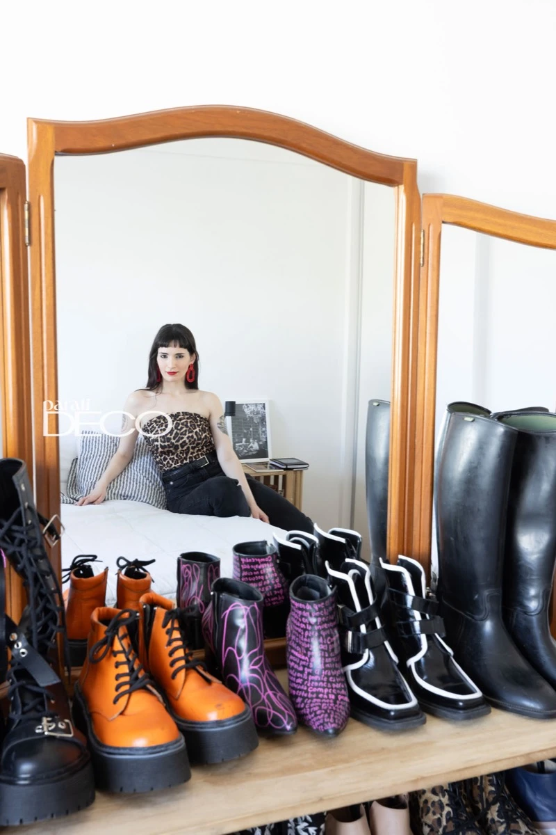 Las botas de Noe a través el espejo. 