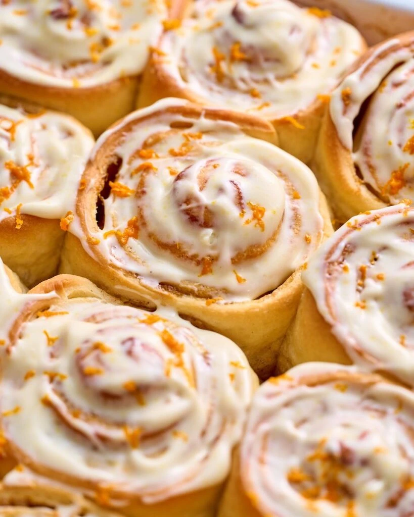 Rolls de canela esponjosos: receta paso a paso con glaseado de naranja