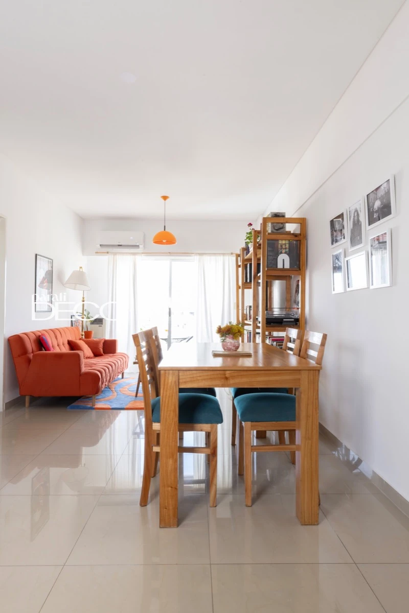 El departamento tiene una superficie aproximada de 60 metros cuadrados. 