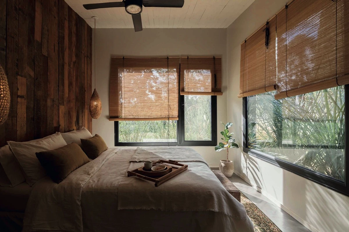 El dormitorio, en la primera línea con vista a la vegetación. 