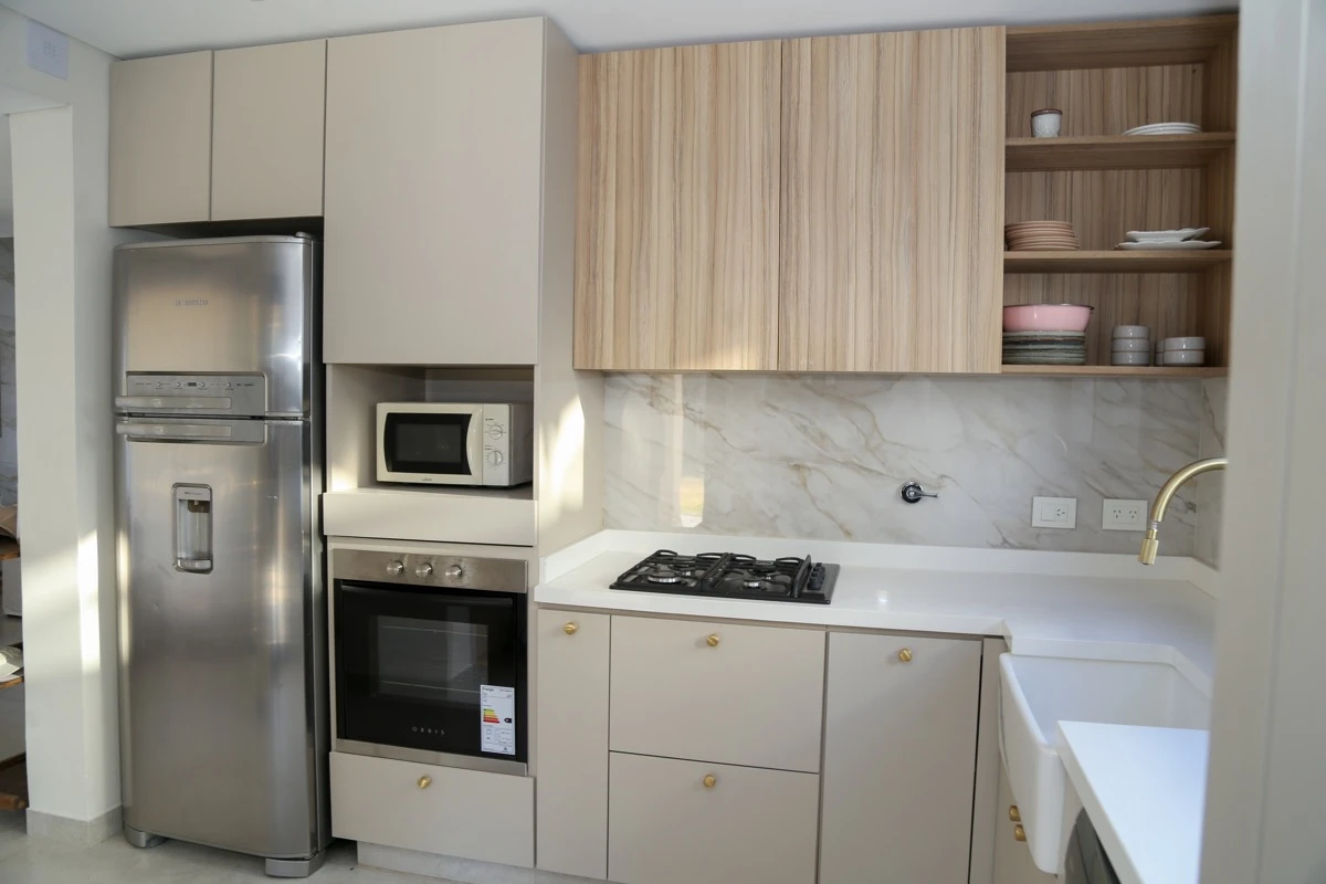 “La cocina, antes oscura y de mobiliario pesado, fue reemplazada por una propuesta más clara, cálida y funcional”.