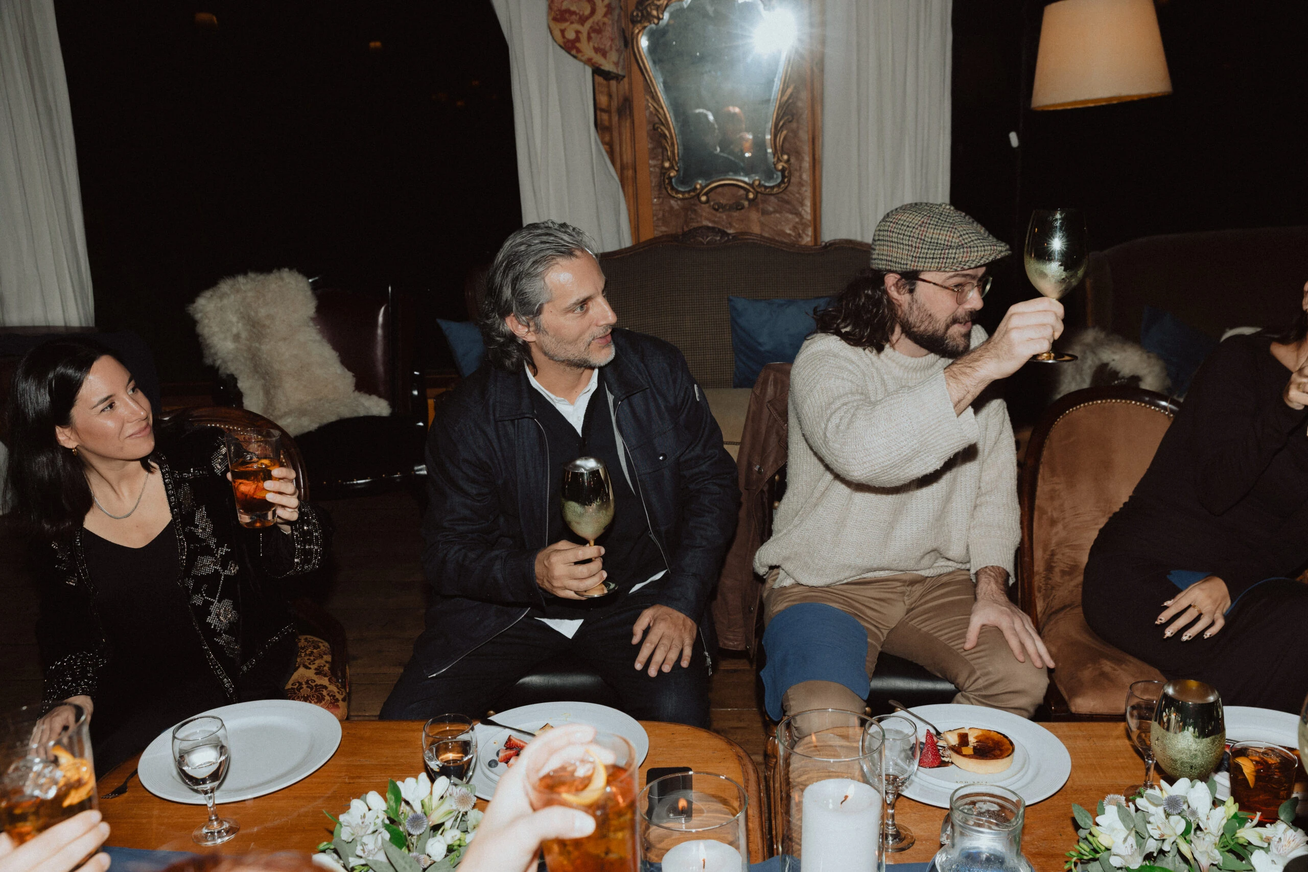 Joaquín Furriel y Peter Lanzani en la cena de bienvenida de la experiencia