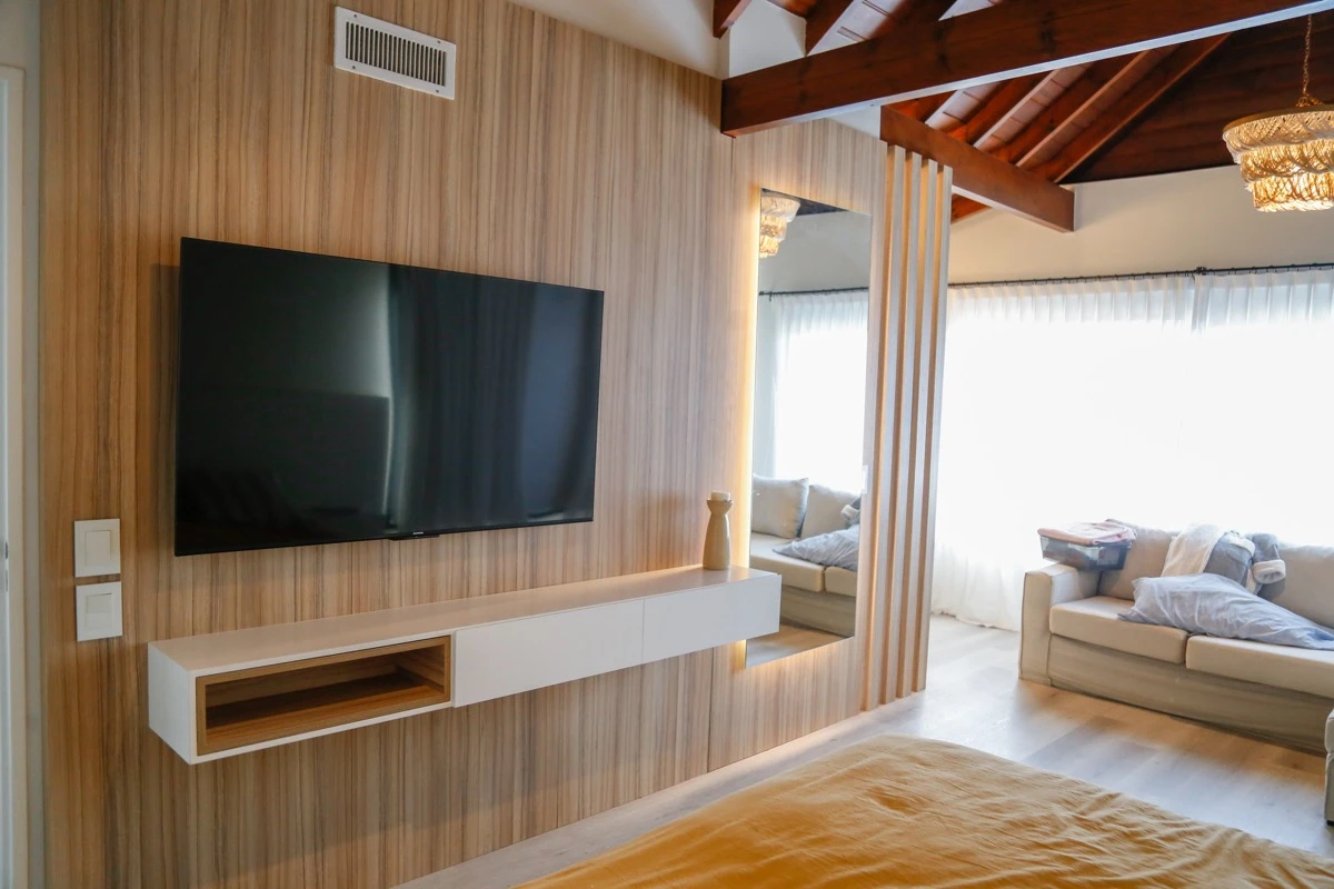 Los revestimientos en madera clara, protagonistas del cambio.