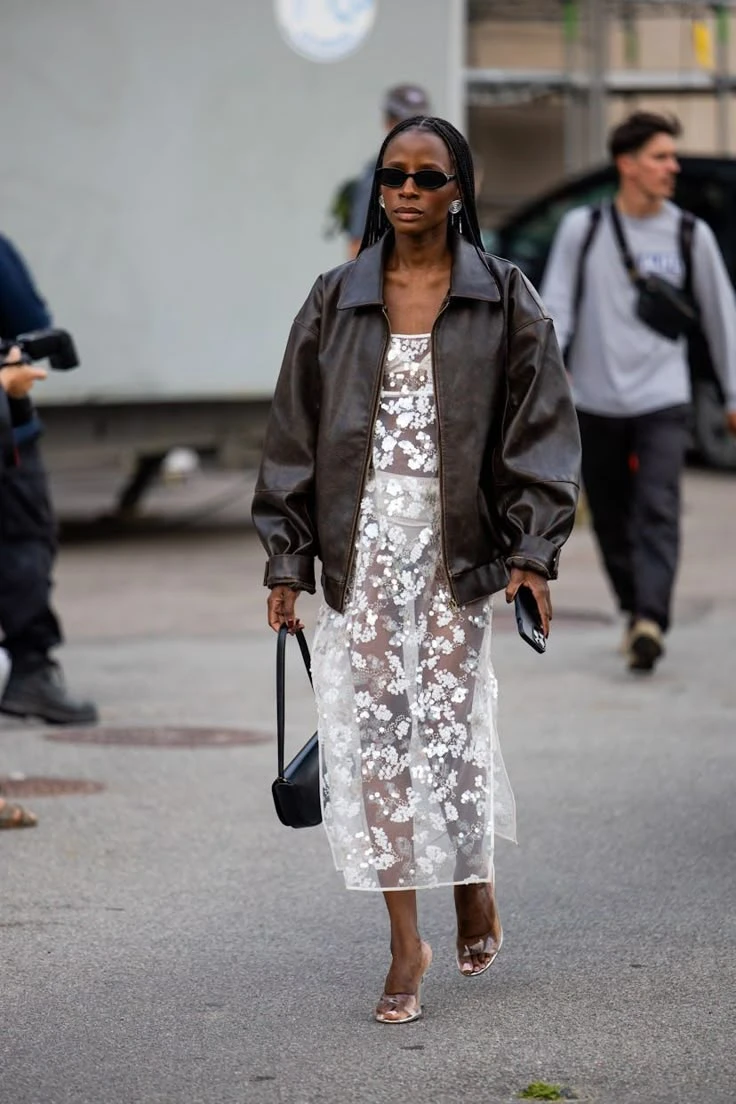 9 looks de media estación con las tendencias del street style europeo