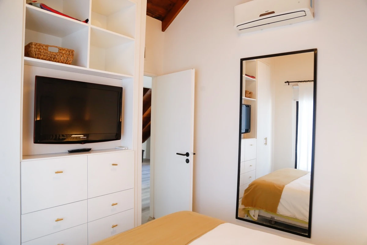 Colores cálidos y la supremacía del blanco.