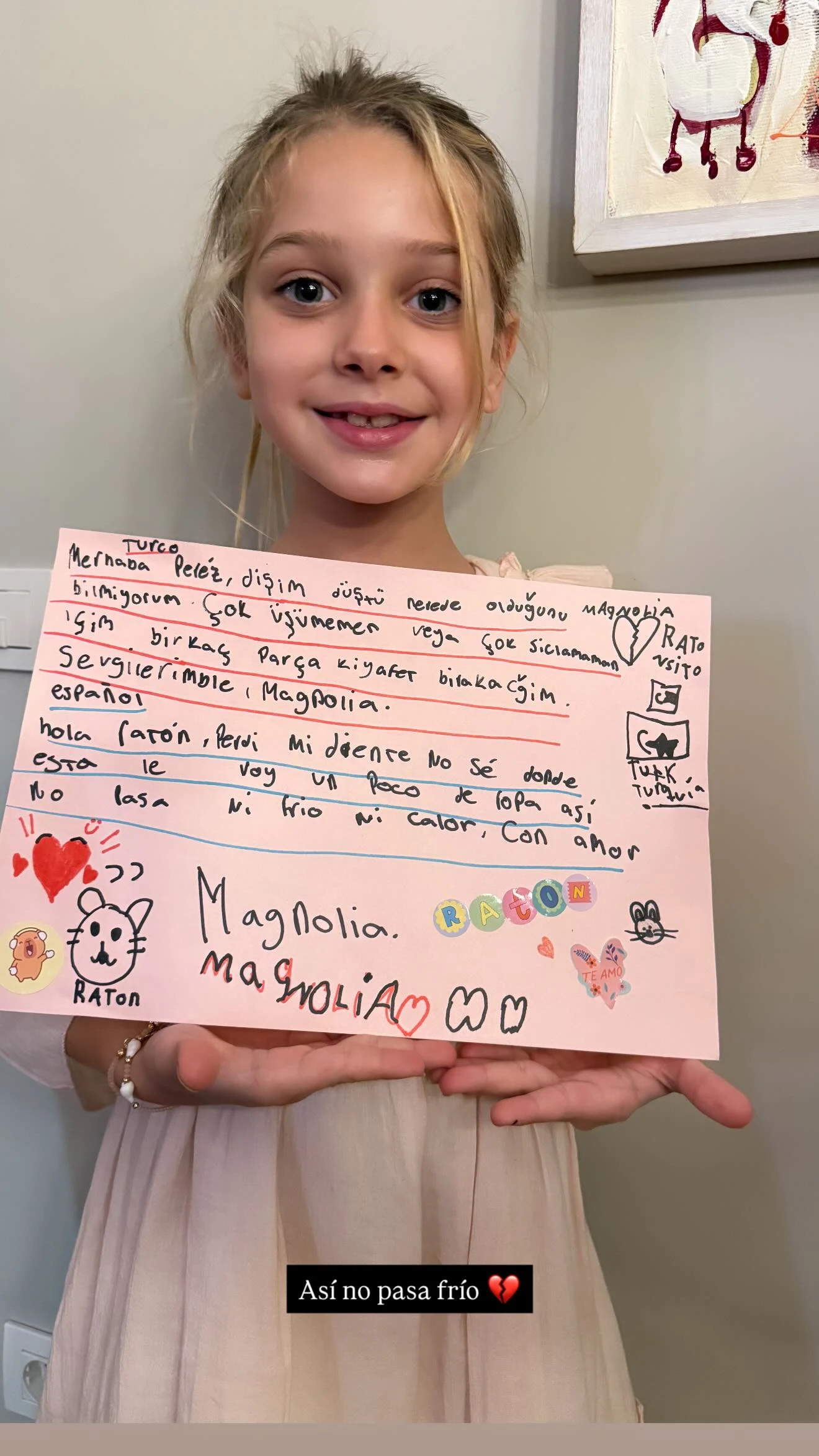 La foto que revela que Magnolia está aprendiendo a hablar y escribir en turco