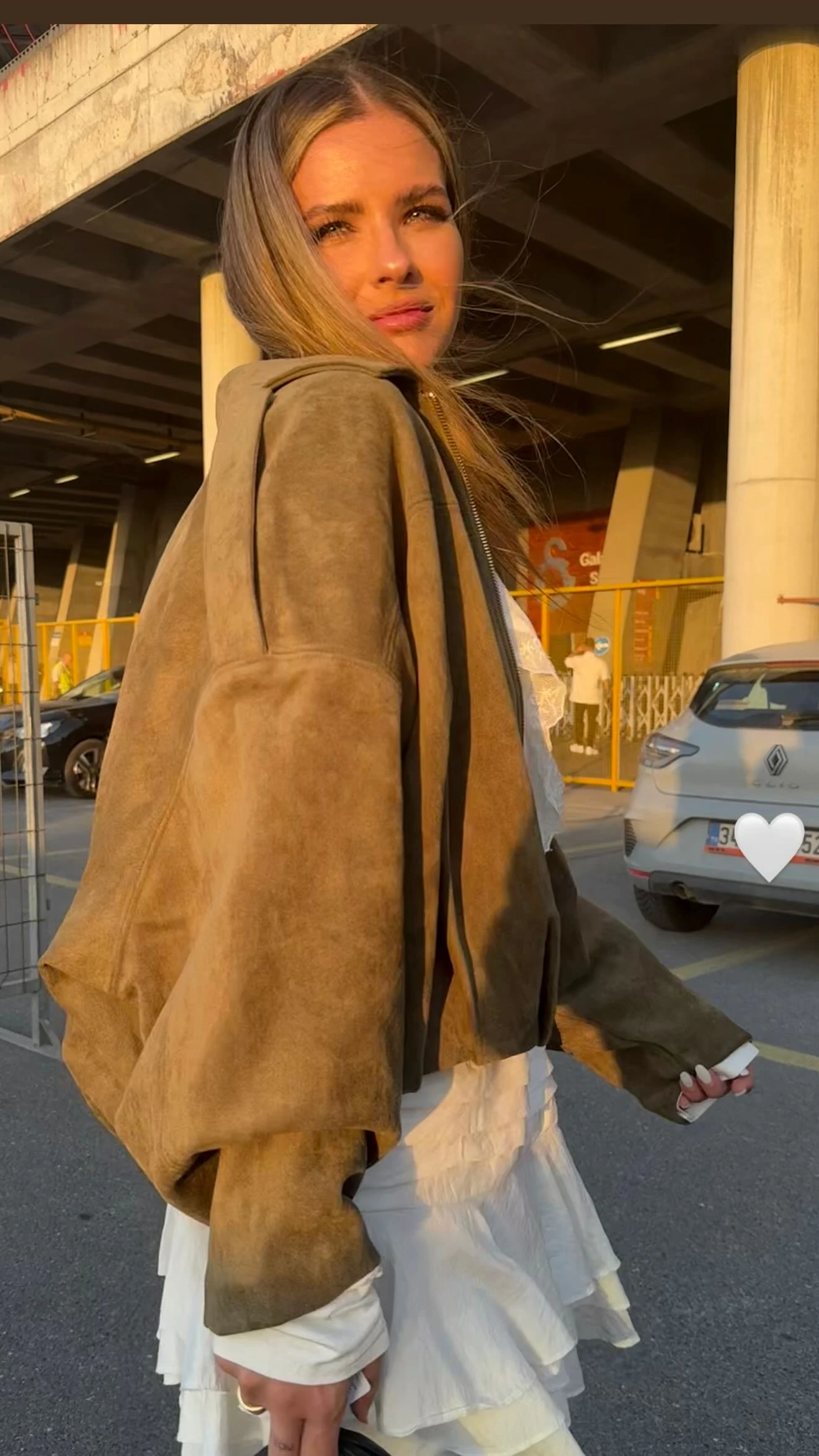 El look boho chic de la China Suárez para ir al estadio a ver a Icardi en su regreso a las canchas.