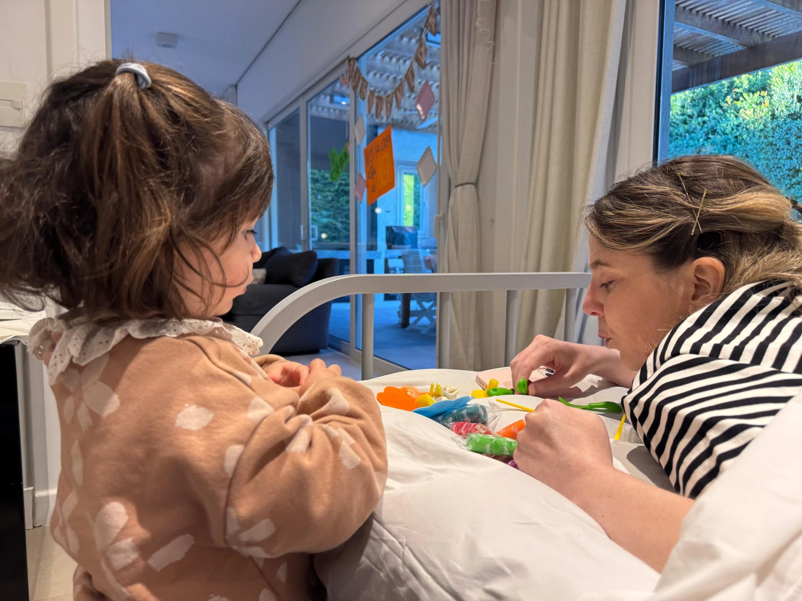Rochi Sporleder con su hija y su esposo, Santi