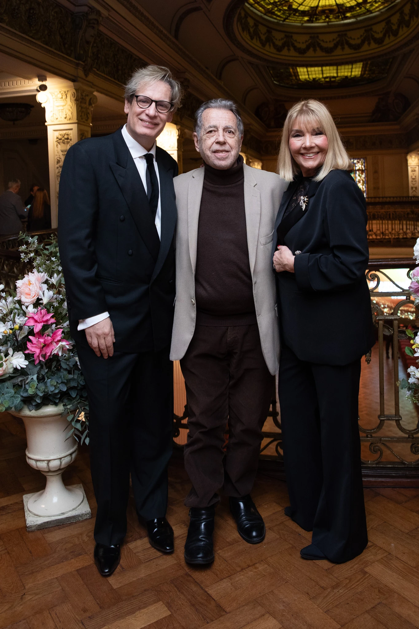 Los diseñadores junto a Héctor Vidal Rivas, creador de Argentina Fashion Week