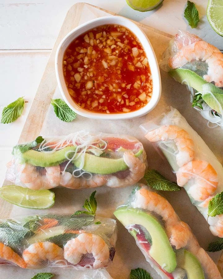 Wraps de papel de arroz con langostinos y mango