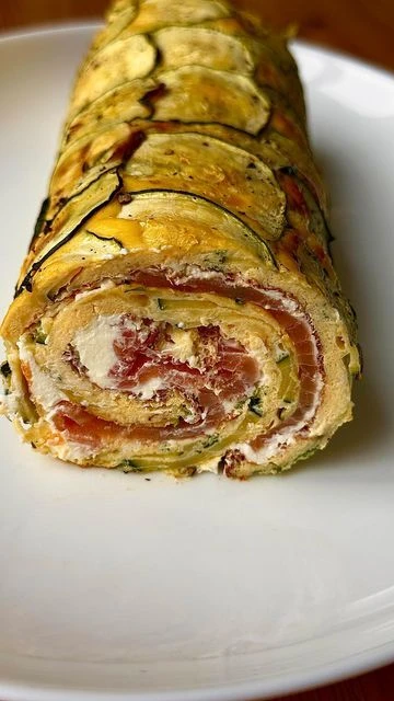 Rollitos de calabacín con ricota y jamón crudo: una receta que te saca del paso en minutos

