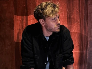 Andrés Gil habló desde Bahía Blanca y desmintió los rumores de infidelidad con Gimena Accardi y Nicolás Vázquez. Pidió respeto por la intimidad.