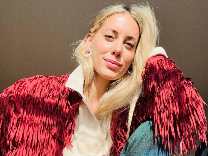 Anita Espasandin mostró el look perfecto para abrigarse con estilo: una apuesta canchera y fácil de copiar