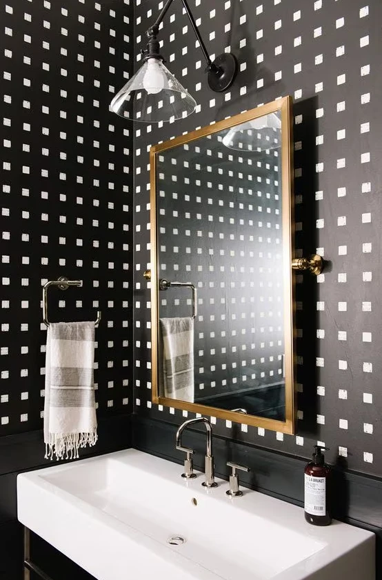 Por un baño chico más amplio, práctico y estético.  