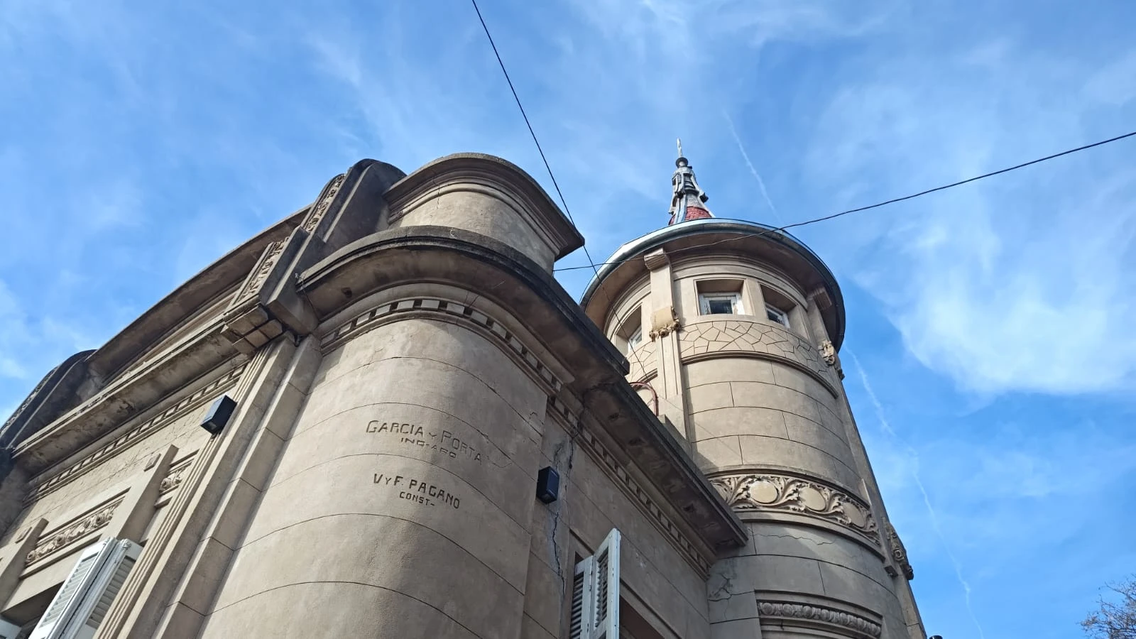 El Castillo, llamado así por su destacada torre de cuento de hadas.  