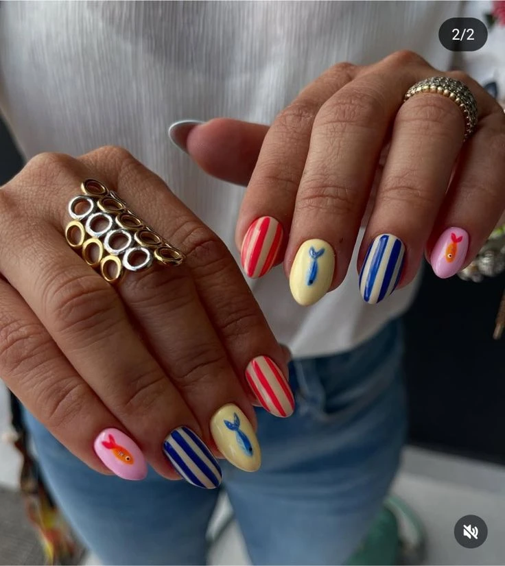 Beach towel nails: la manicura inspirada en las toallas de playa que será furor este verano