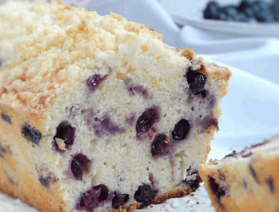Budín de limón, arándanos y crumble: receta fácil y deliciosa para el fin de semana
