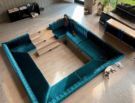 Conversation pits: el espacio retro y tendencia que vuelve en la decoración 2026 