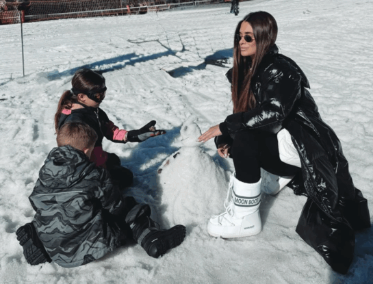 Las fotos de las vacaciones de Cami Homs y sus hijos en Villa La Angostura: relax, juegos y comida de lujo