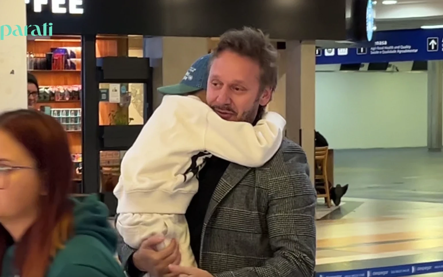 Benjamín Vicuña se reencontró con Magnolia y Amancio: así fue el emotivo abrazo en Ezeiza