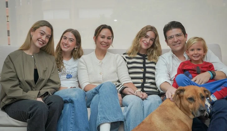 Las hijas de ella y el hijo que tuvieron juntos: la familia que habían formado.