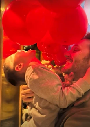 El cumpleaños de Amancio junto a Benjamín Vicuña.