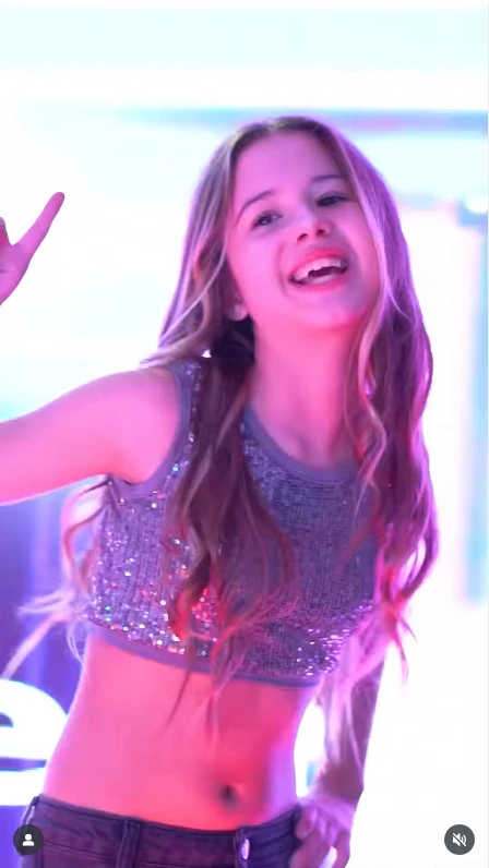 Fernanda Callejón celebró los 10 años de su hija Giovanna con una fiesta al estilo 2000