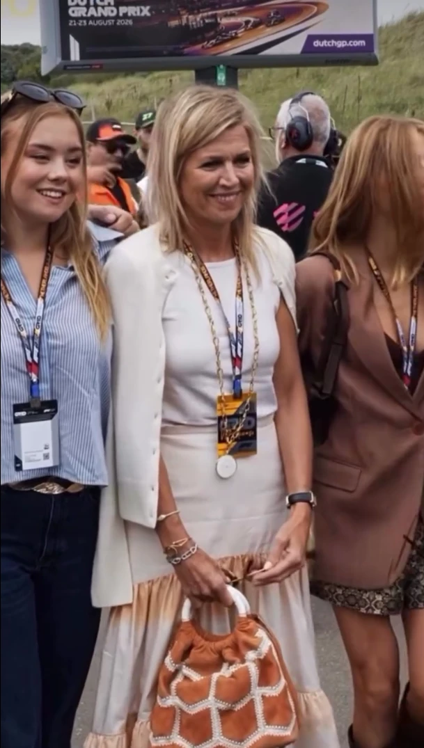 Máxima Zorreguieta deslumbró en el Gran Premio de F1 con un look boho chic que anticipa las tendencias del verano 2026.