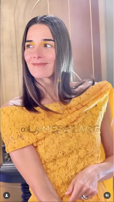 El look amarillo de Juana Viale