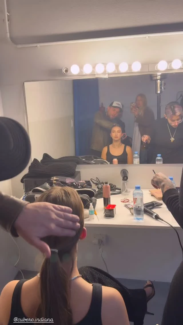 El backstage de la producción de moda de Indiana y Allegra Cubero