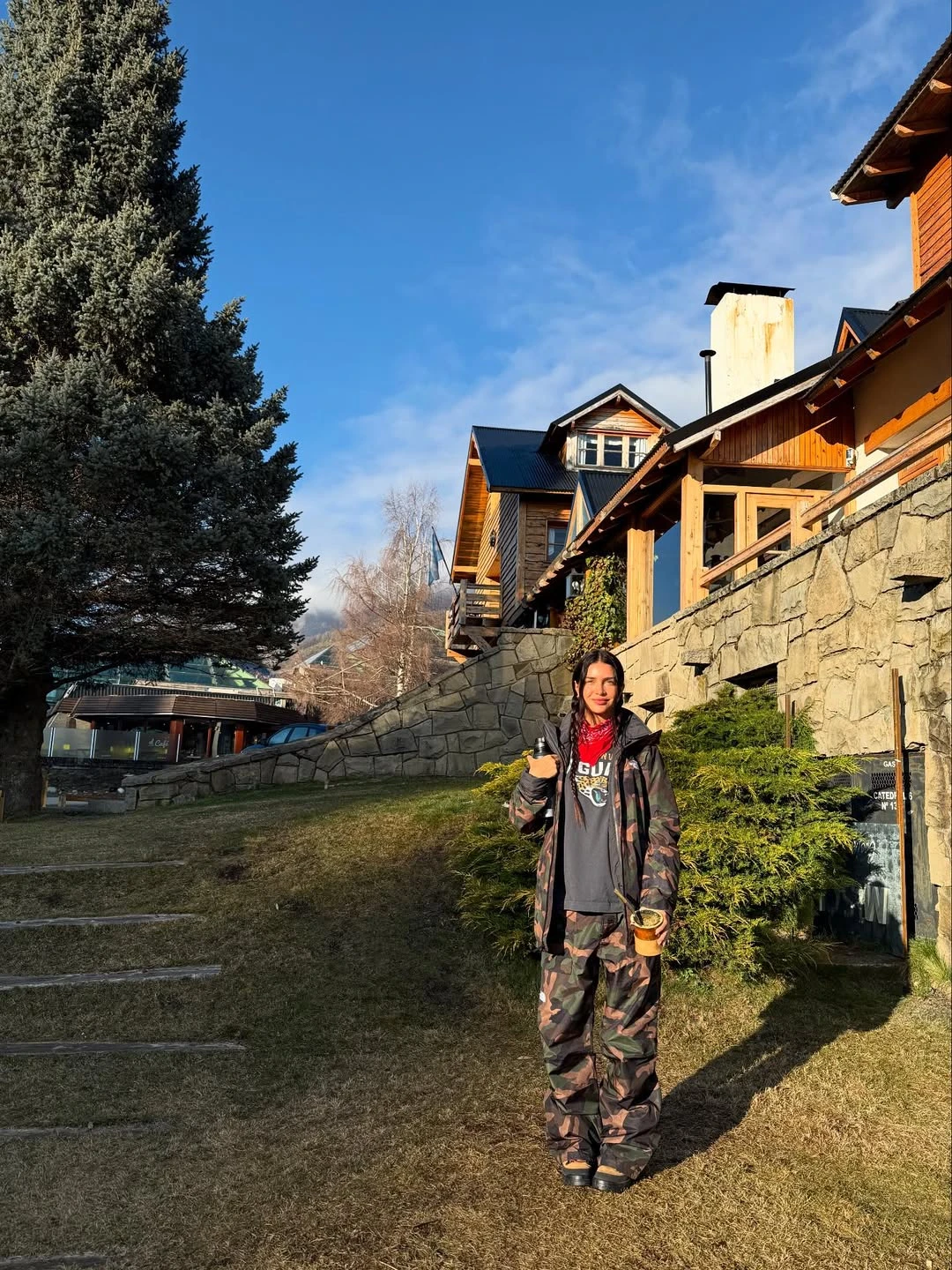 El estilo après-ski relajado y chic de Zaira Nara para sus días en familia en su casa de montaña
