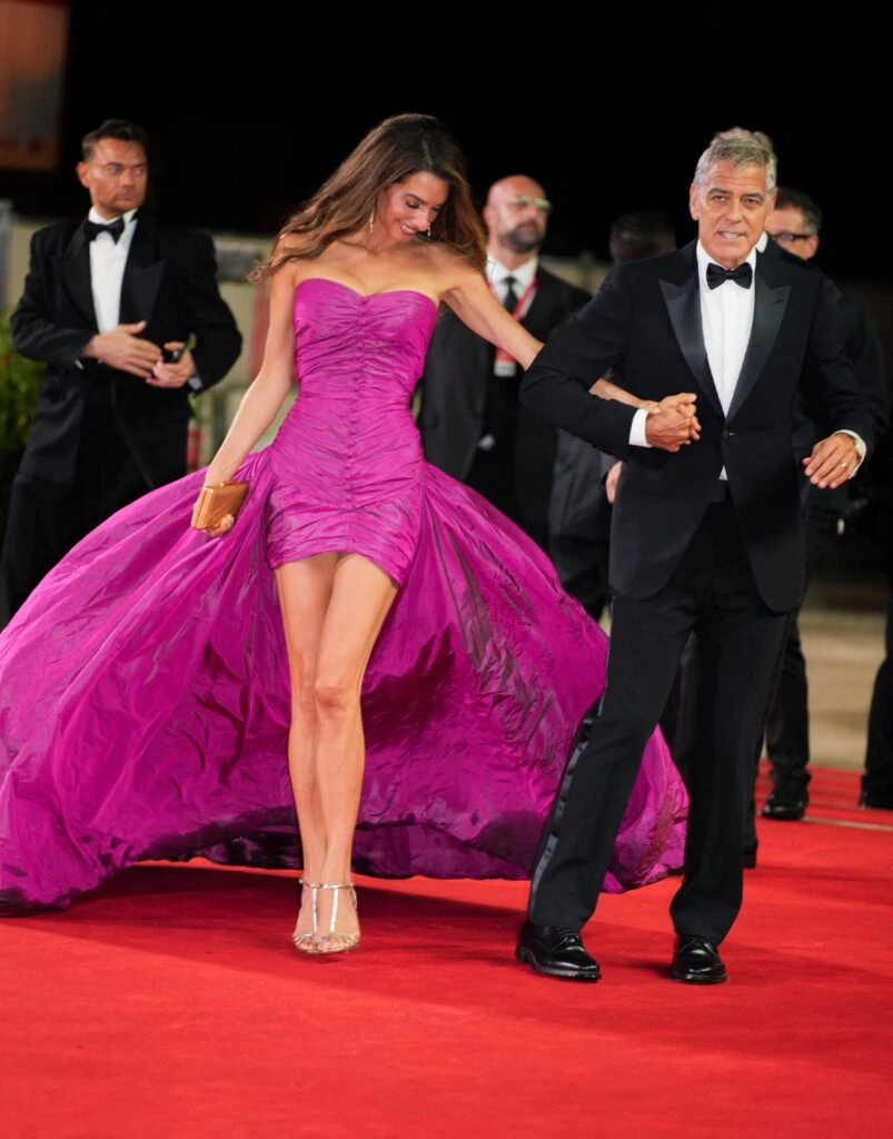 amal y george clooney en el festival de venecia 2025
