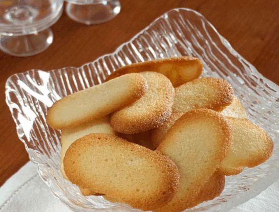 Lengüitas de gato: las clásicas galletitas, por Isabel Vermal