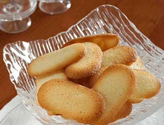 Lengüitas de gato: las clásicas galletitas, por Isabel Vermal